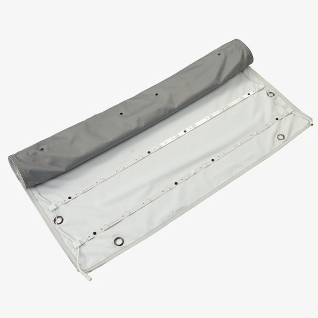 aufgerollte Stoffrückseite des Frames mit LED-Elementen