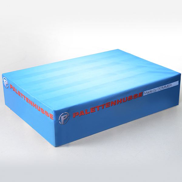 Palettenhussen mit bedruckter Bespannung, die vier Paletten vollständig bedecken